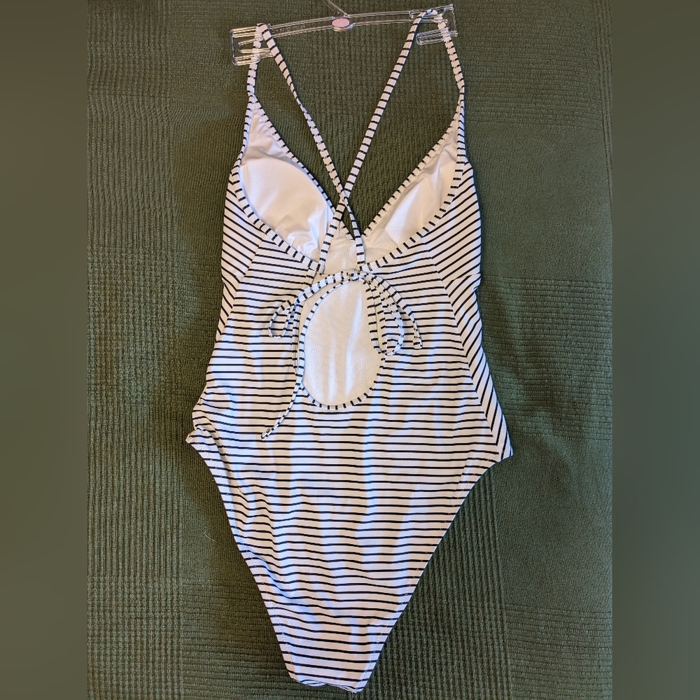 Bathing suit - Picture 3 of 3